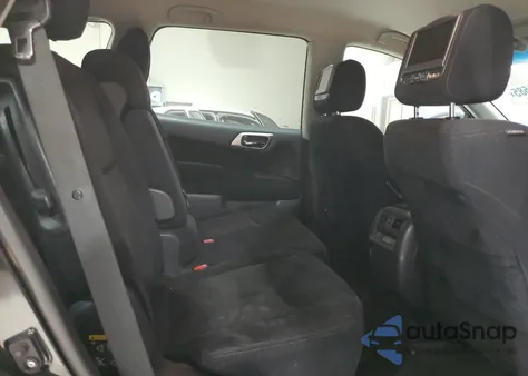 2015 Nissan Pathfinder S z USA, uszkodzony, nr VIN 5N1AR2MN0FC689858